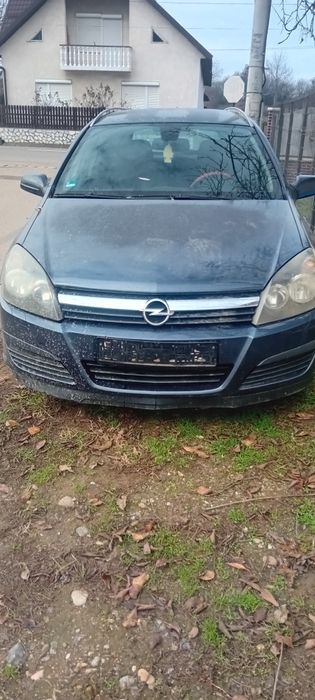 Bara fata ,treager faruri jante r16 opel astra h motor 19 cdti