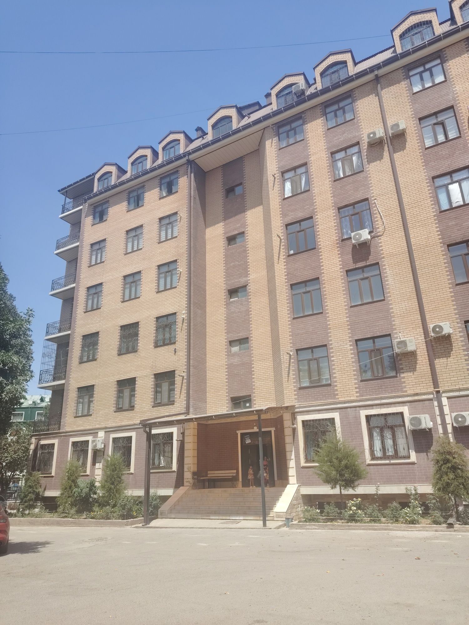3xona kvartira vakzal park yonida