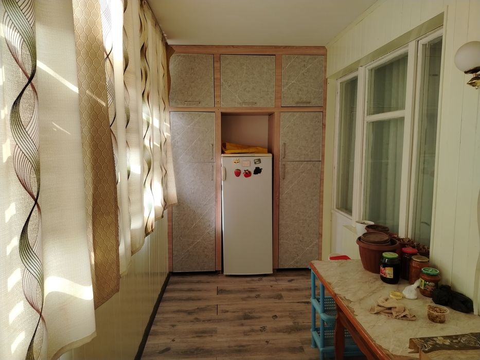 Навоий шахар Янги бозор қаршисидаги домлардан квартира сотилади