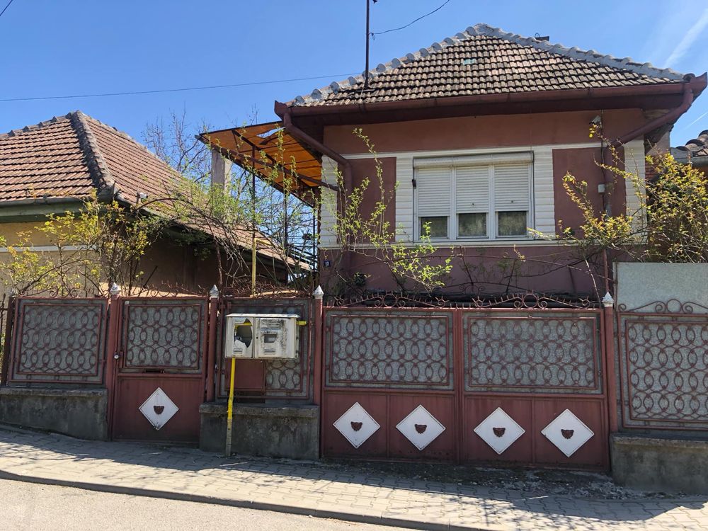 Vand casa zona centrala