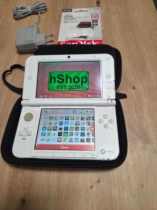Nintendo 3ds Xl modat cu card Sandisk ultra 128gb impecabil
