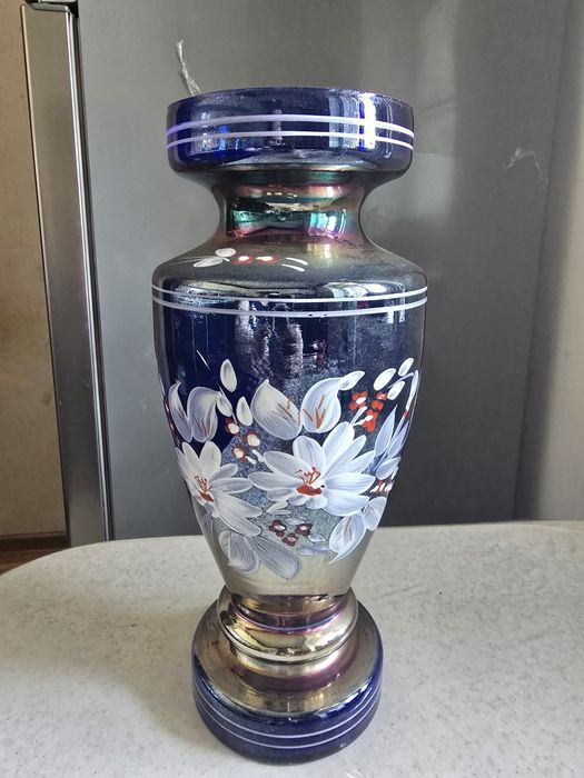 Гул ваза сотилади