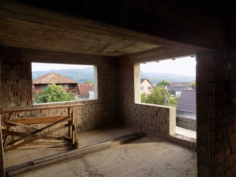 Casă și teren, sau apartamente si teren aferent de vânzare