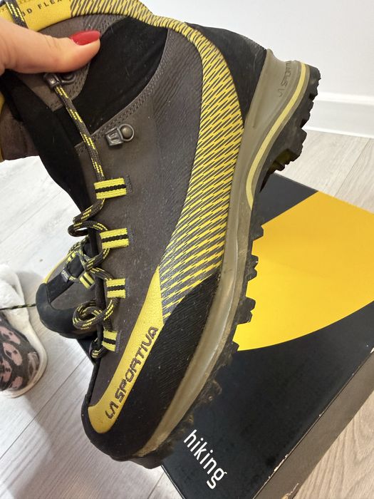 Bocanci de 3 sezoane La Sportiva Trango TRK Leather GTX