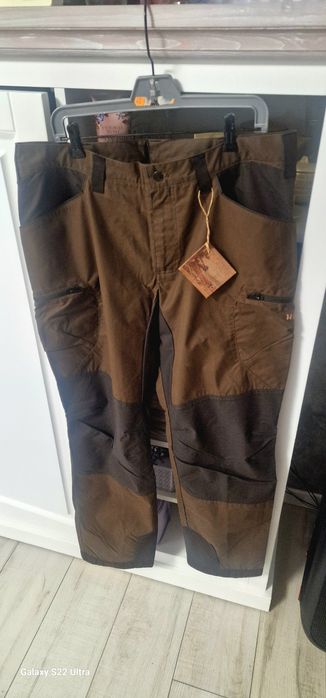 Pantaloni harkila
