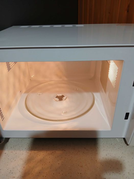 Cuptor cu microunde ca si nou