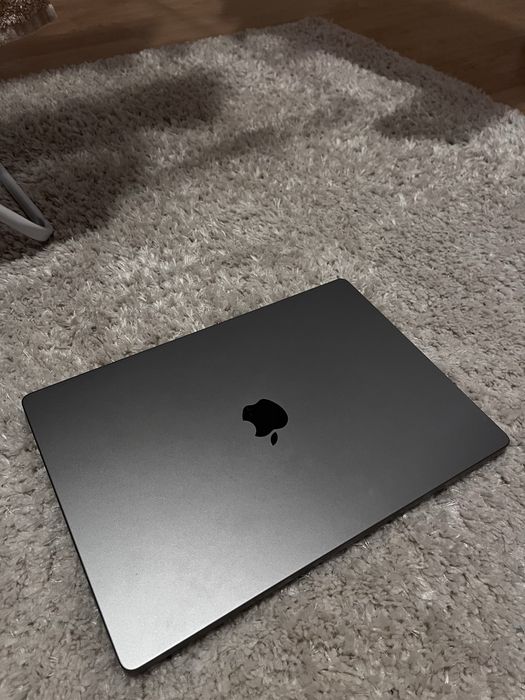 Macbook M1 Pro, 16 inch, 16GB. Stare impecabila