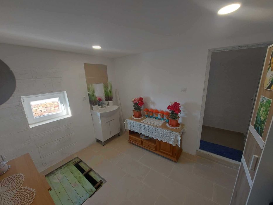 Продава се Къща в с. Пресиян, Област Търговище - 100 кв.м за 281 €/кв.м - Снимка #5