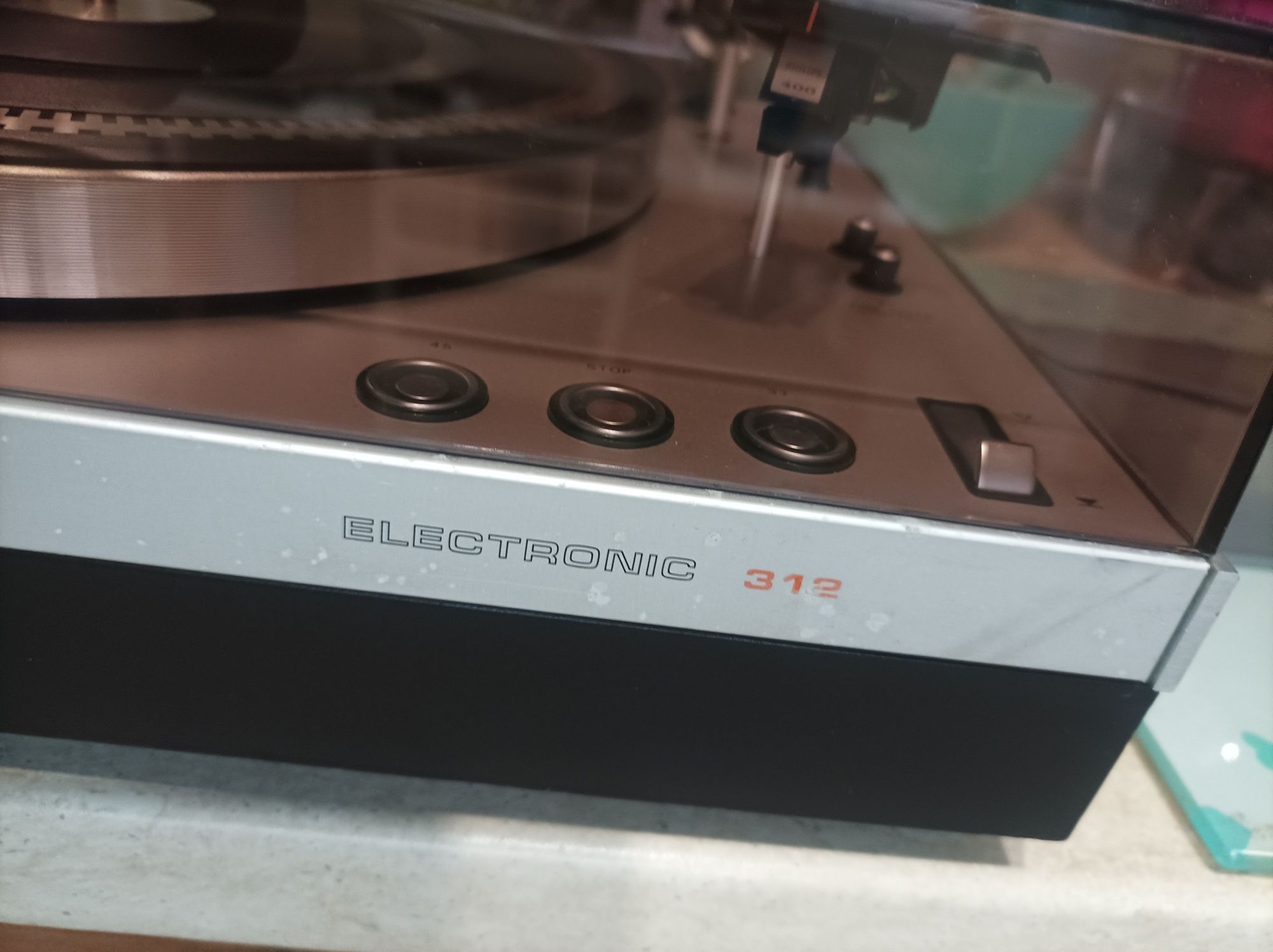 Продавам рядък аудиофилски грамофон Philips 22GA312