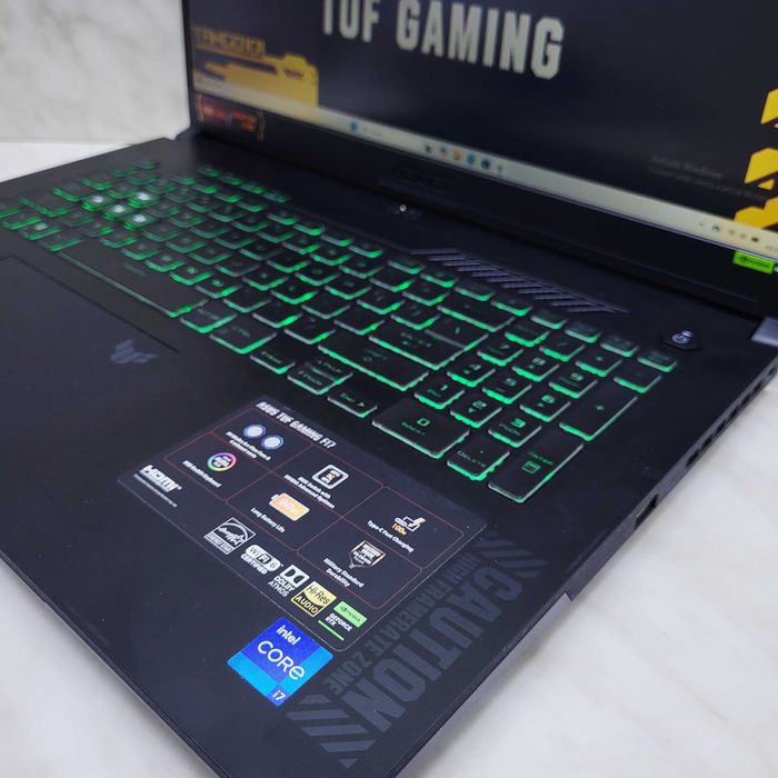 Laptop Gaming ASUS TUF F17  i7-13620H 16gb 1TB SSd RTX 4050 6GB