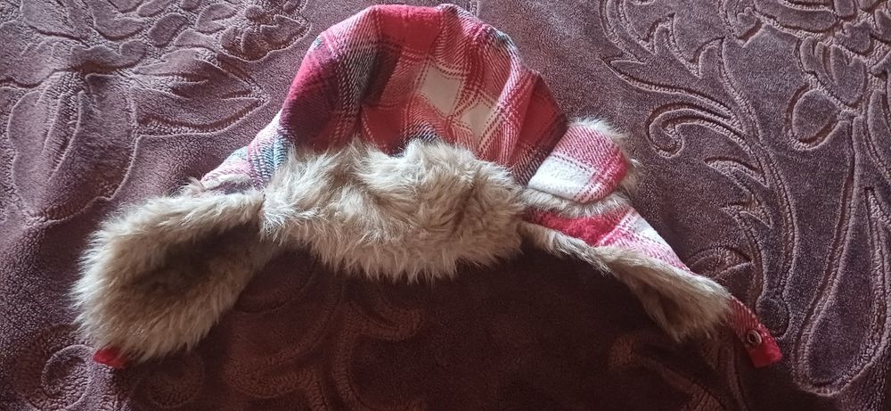 Vand caciula cu blana pt copii marimea M,caciula estw nouua