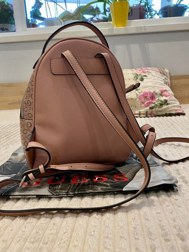Дамска раница Guess