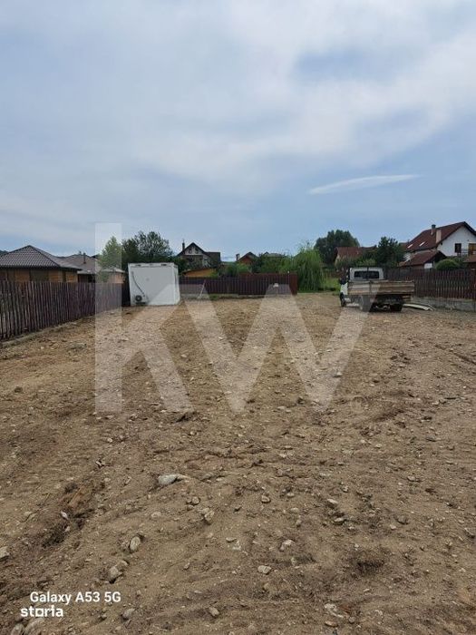 Vand teren 1.534 mp in Tocile, Sadu – utilitati si priveliste deoseb