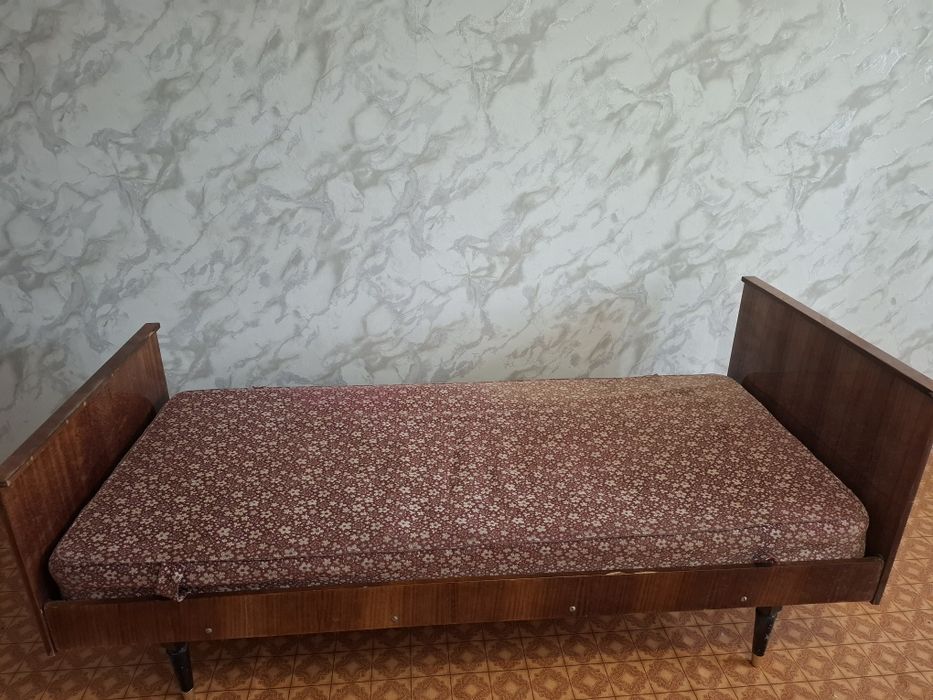 Продам полутороспальную кровать
