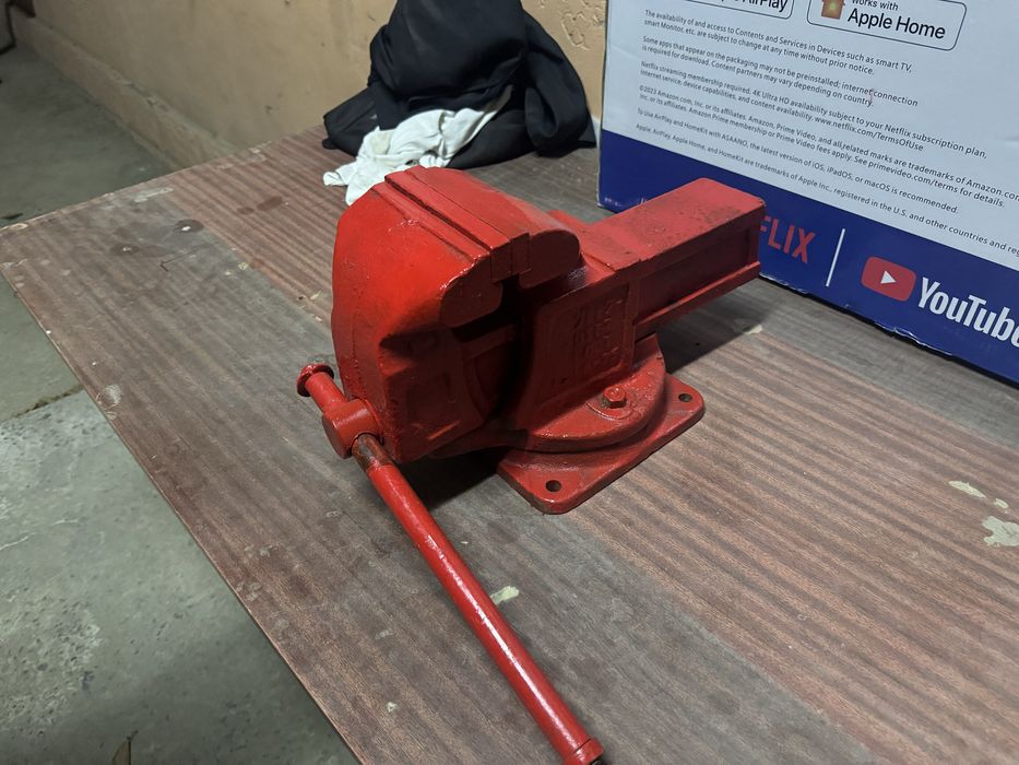 Советский Тиски сатылады