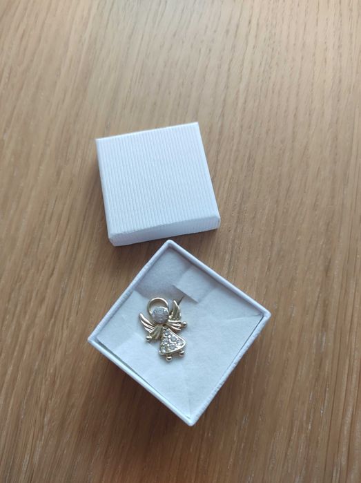 Значка ангелче, нова, подаръчна кутийка