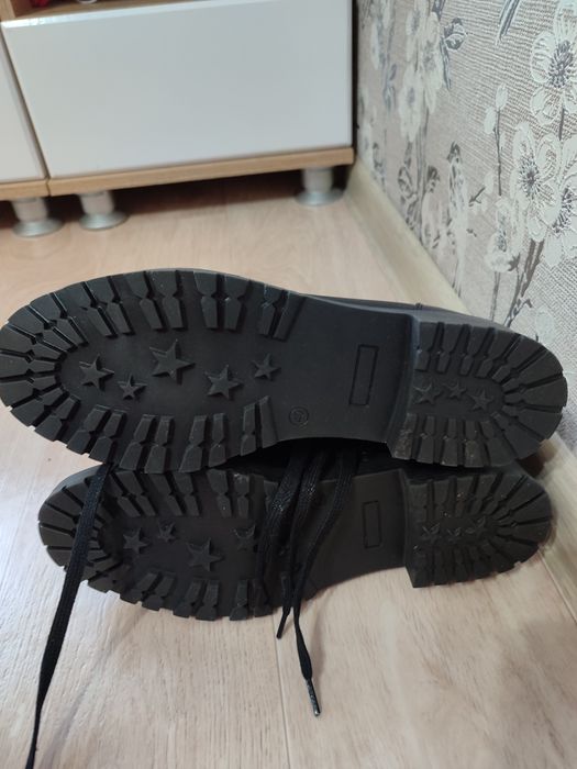 Ботинки новые 39 размер