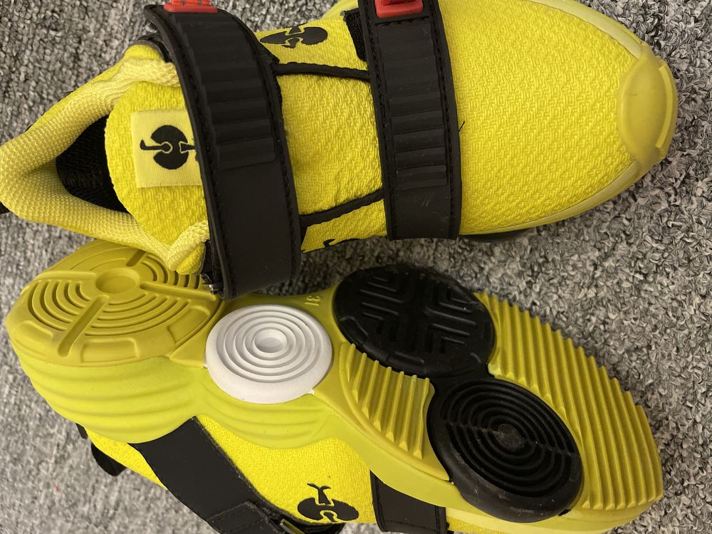 Adidasi Galbeni nr 31si adidasi Adidas  nr 30,preturi diferite