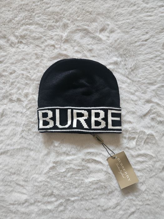 Caciula Burberry Neagra