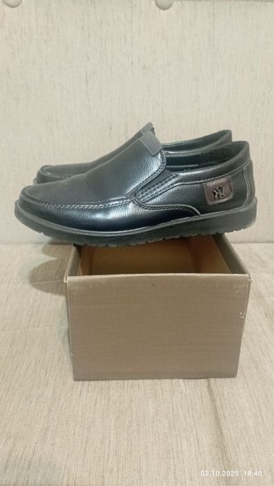 Детская обувь продается