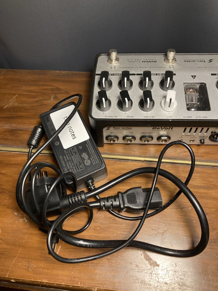 Procesor chitara Two notes Revolt amplificator pedala stomp