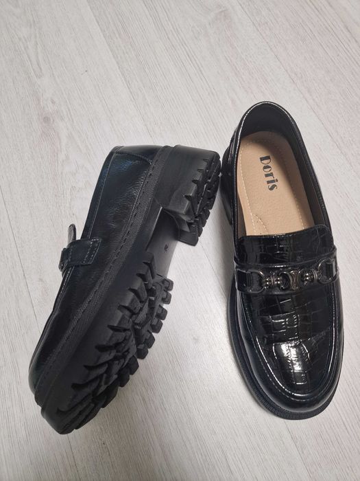 Ниски дамски обувки с равна подметка