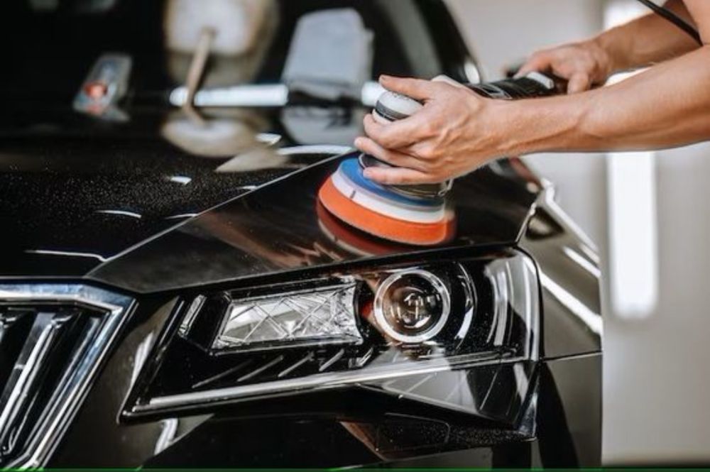 Detailing auto exterior Polish