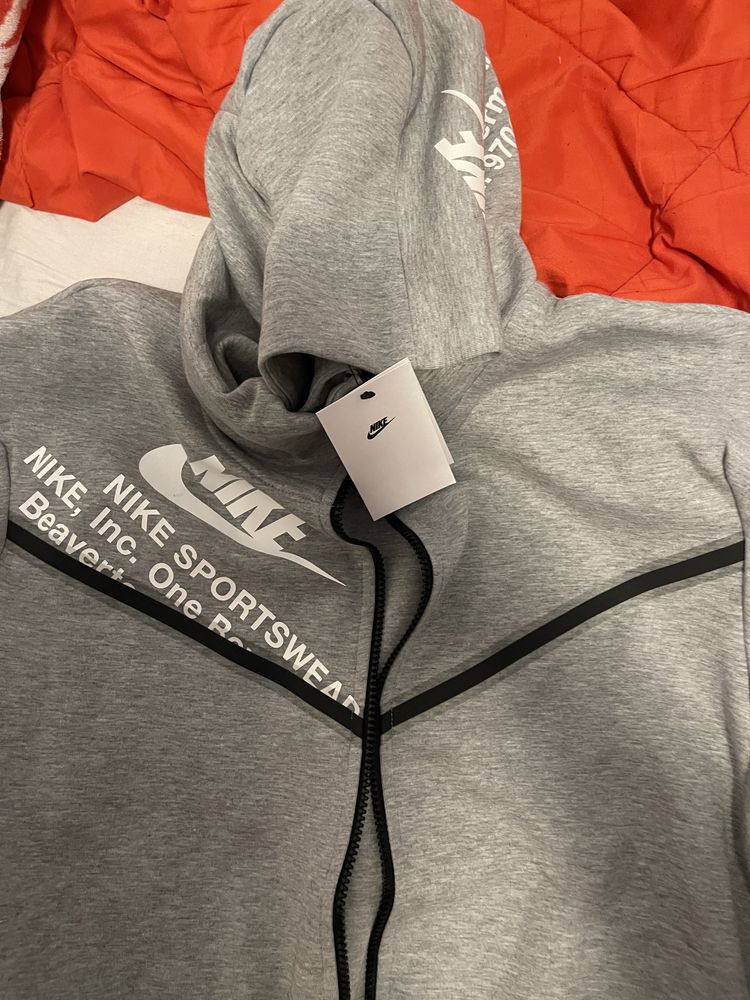 Hanorac Nike Tech Fleece Graphic 2022