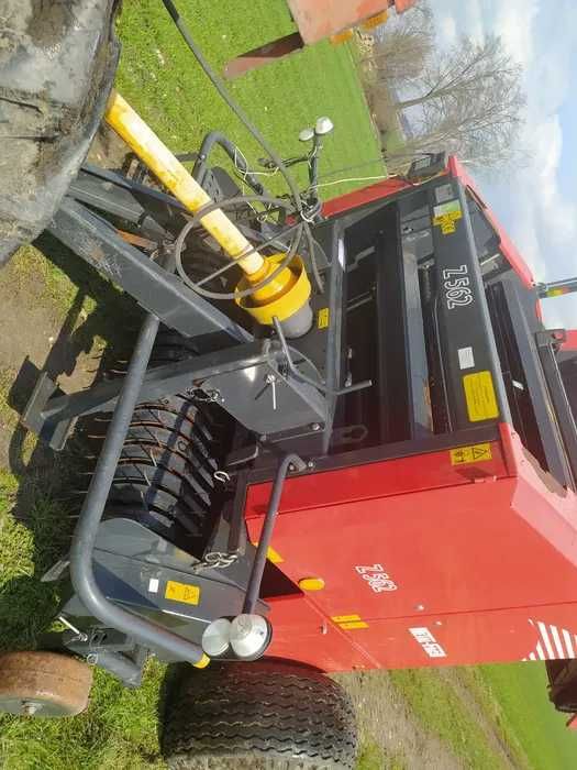 Пресс-подборщик польский Metal-Fach z562