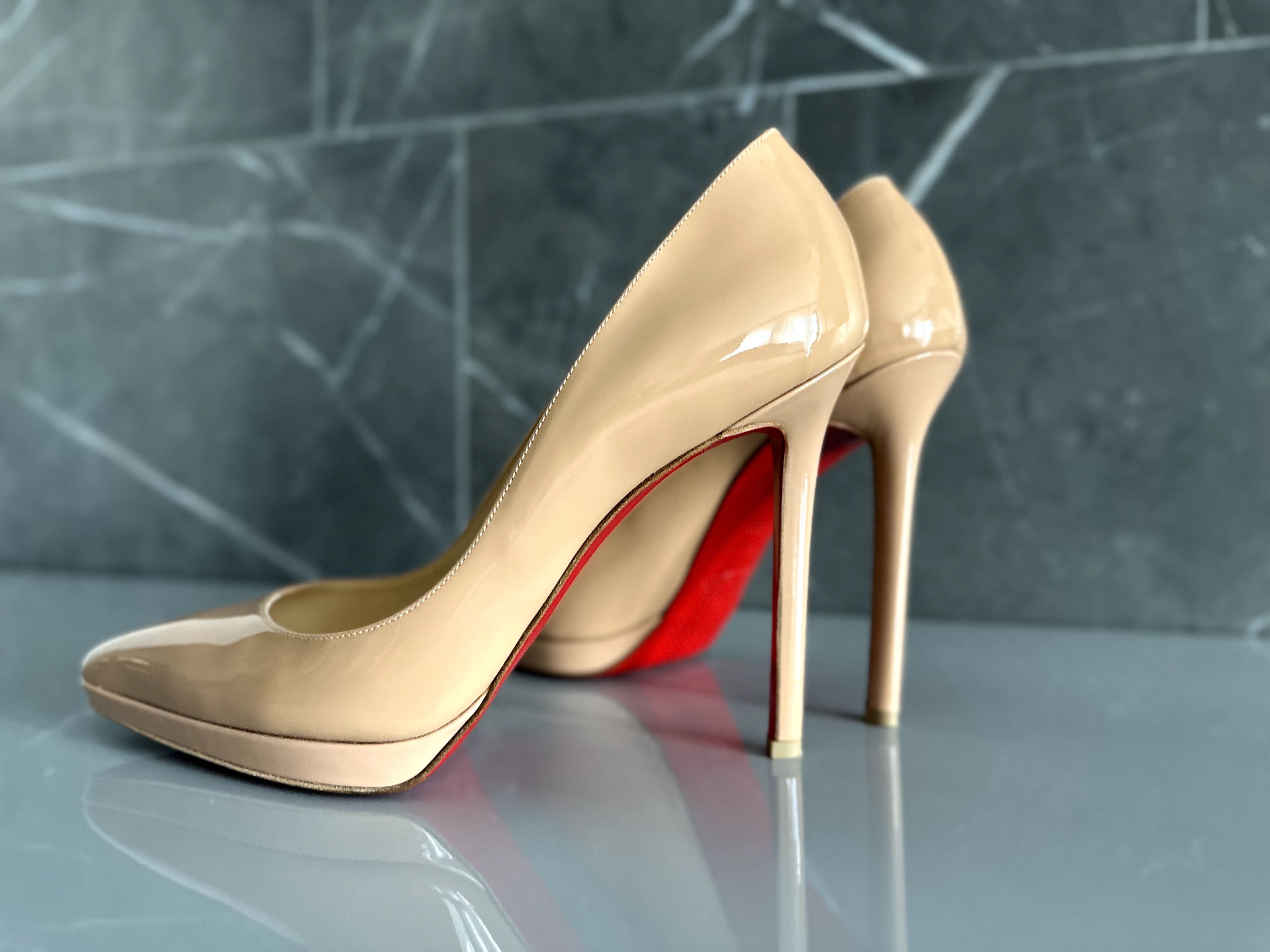 Christian Louboutin обувки на висок ток, nude