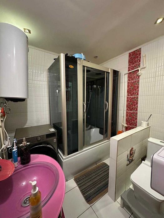 Продаю 2-комнатную-студию в 23 микрорайоне!