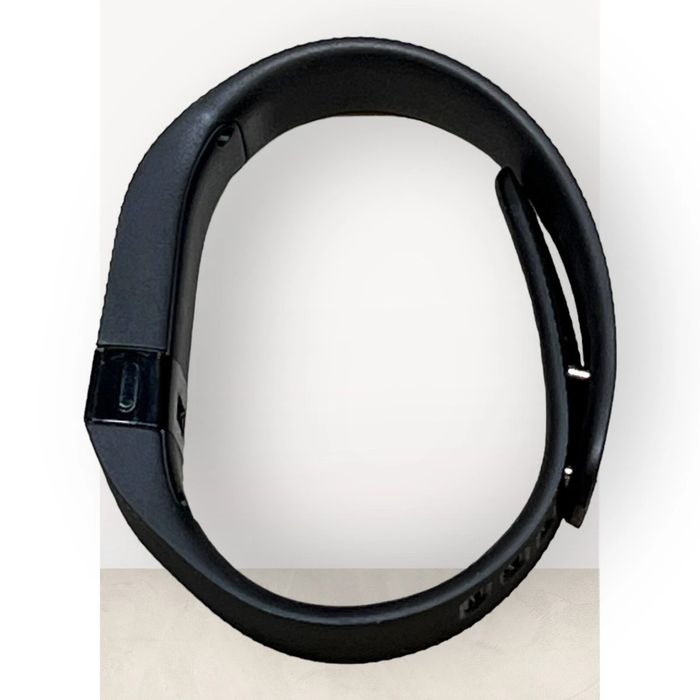 Продавам фитнес гривна Fitbit Charge