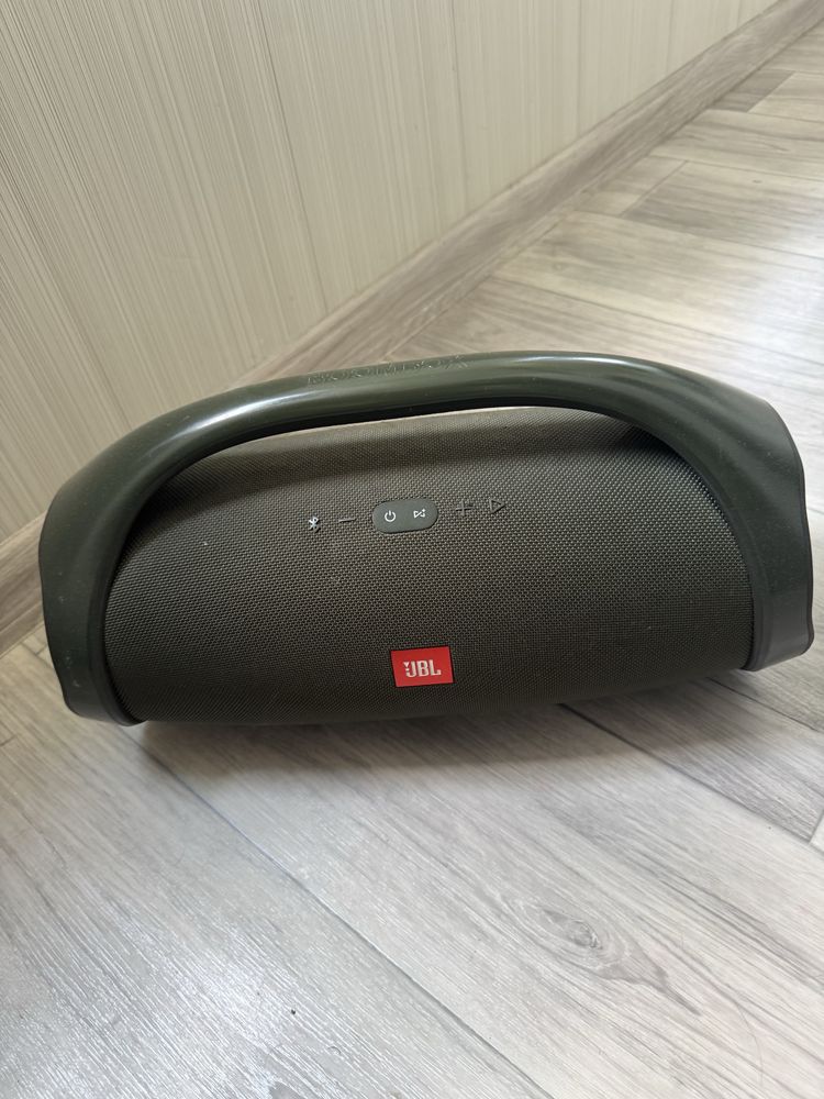 Продам колонку jbl boombox