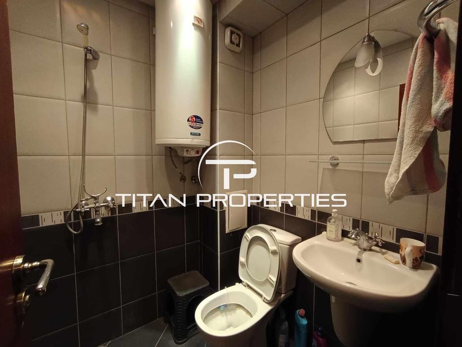 Двустаен апартамент, под наем, кв. Колхозен пазар
