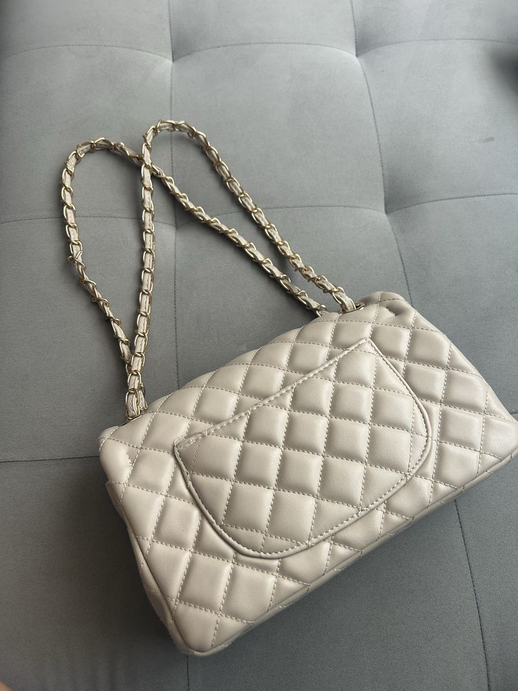Бежова чанта Chanel