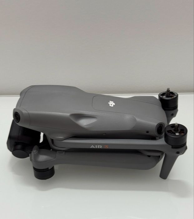 DJI Air 3 Fly More combo cu 3 baterii si controler ch display