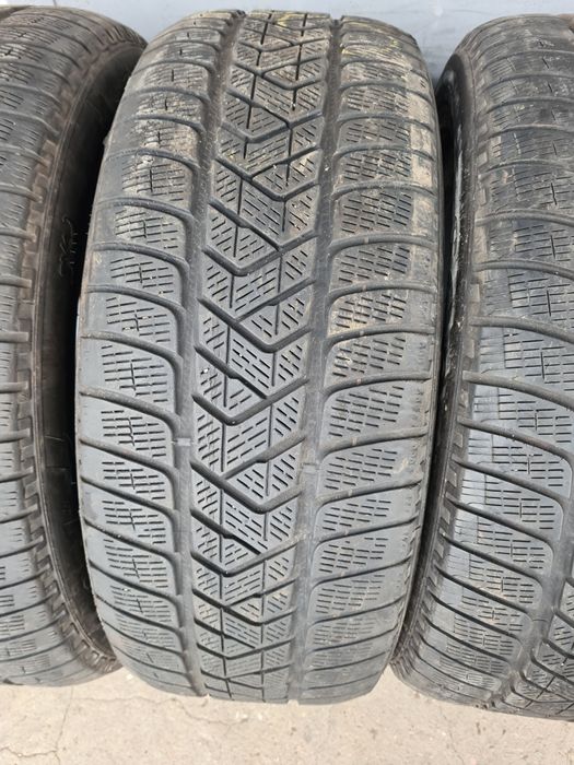 4 бр. зимни гуми 235/55/19 Pirelli MOE RSC DOT 0318 4,5-5,5 mm