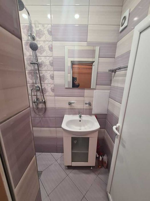 Дава се под наем Двустаен апартамент в Бургас, Център - 65 кв.м за 255 € - Снимка #4