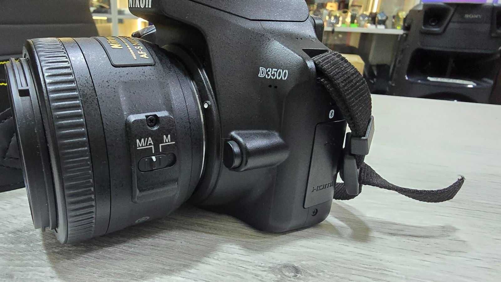 Фотоапарат Nikon D3500 + Nikon 18-55 VR , Nikon 35mm 1.8G DX