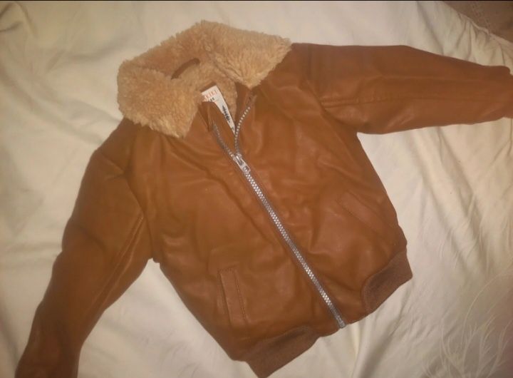 Vând jacheta superbă!