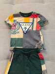 Set Pantaloni scurți + Tricou Guess verde/multicolor, băiat, 18 Luni