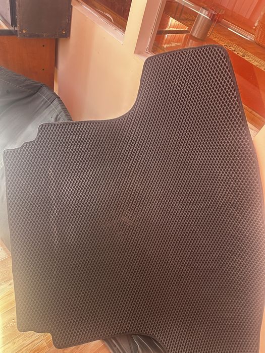 Продам ева полик в багажник машина киа к5