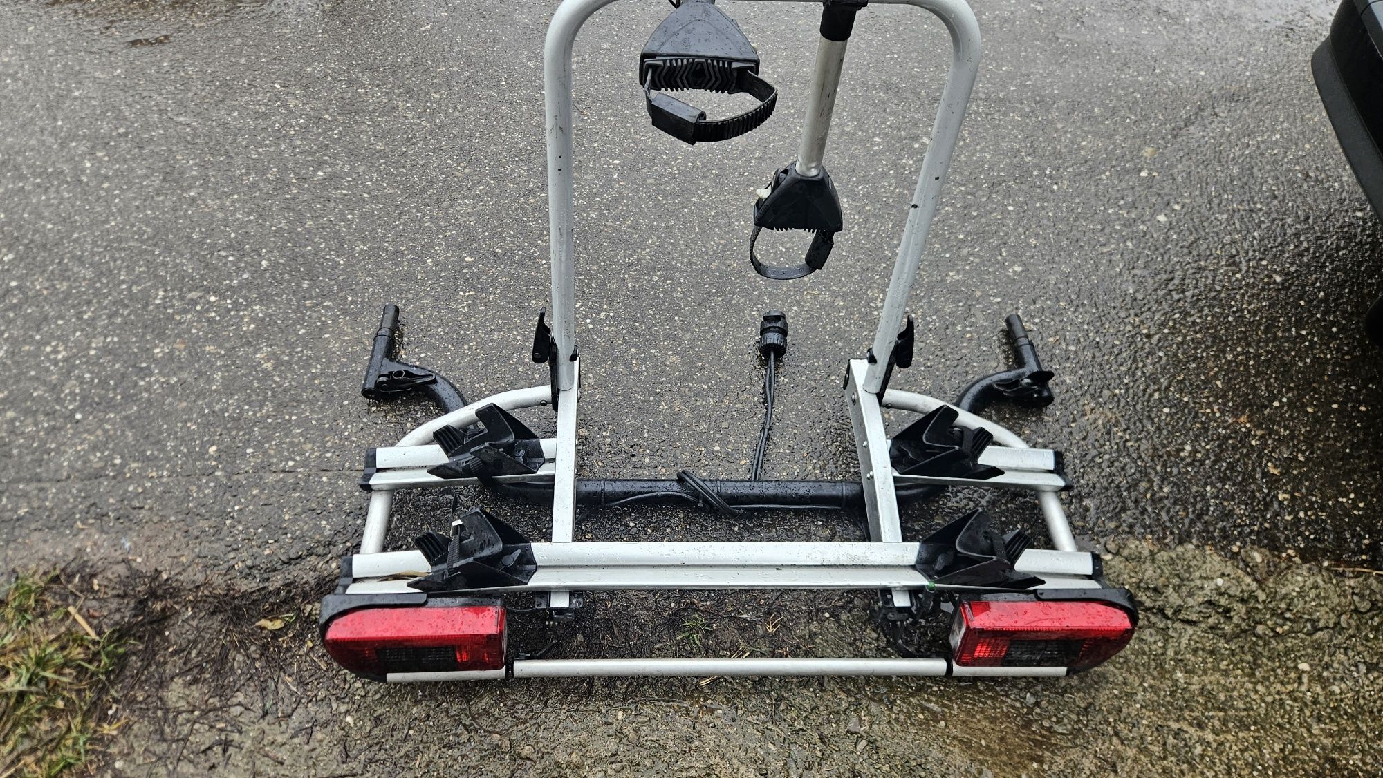 Suport 2 3  biciclete thule bmw Mini ,passat pe carlig