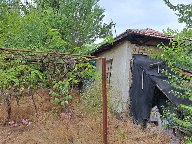 Парцел с Къща с.Чернозенмен