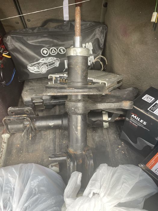 Продам новые оригинальные стоики от калина 1  ни разу не ставились …..