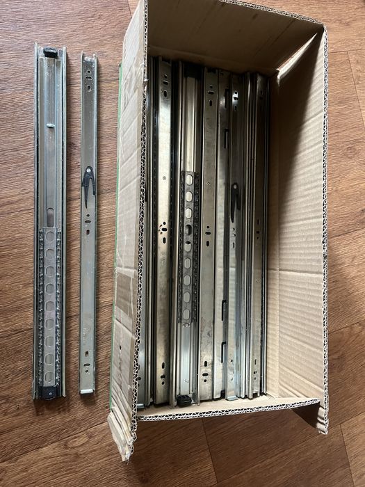 Продам коробку фурнитуры