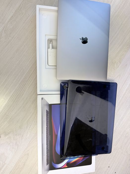 Macbook 16 inc 2019 Intel I7 32/512