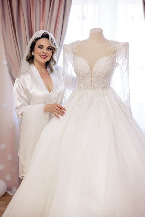 Vând rochie de mireasă 40-44 cu corset reglabil