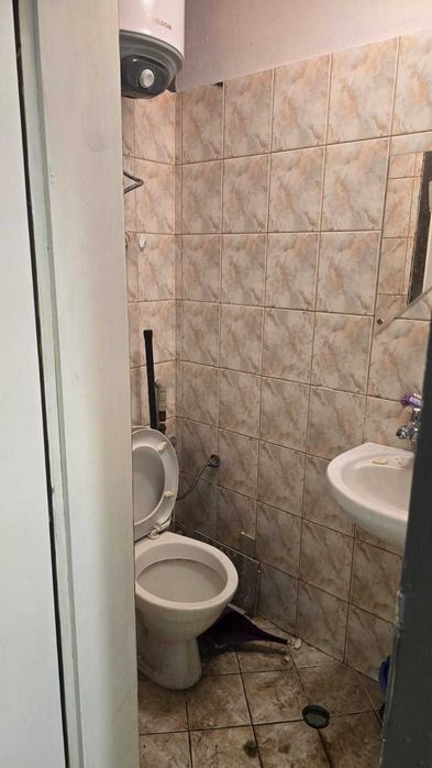 Дава под наем част от дейставщ и разработен салон за красота