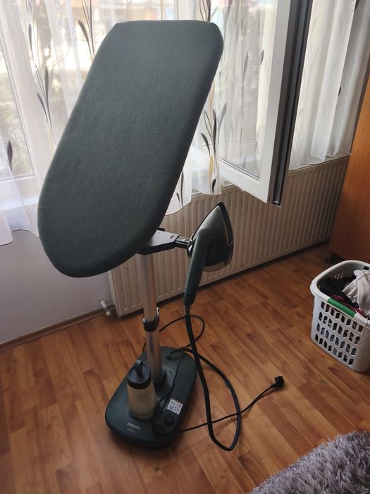 Statie de calcat cu aburi + masa Philips